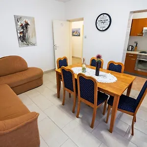 https://apartments-bene-rab.primorje-gorskikotar.com